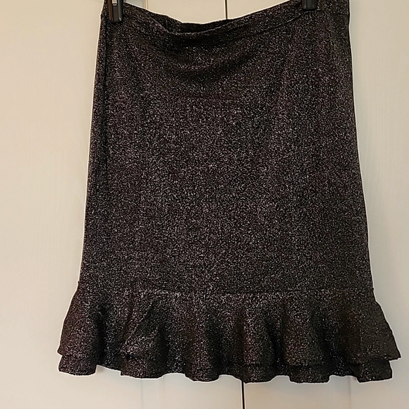 New Tristan skirt with ruffle details - Picture 1 of 4